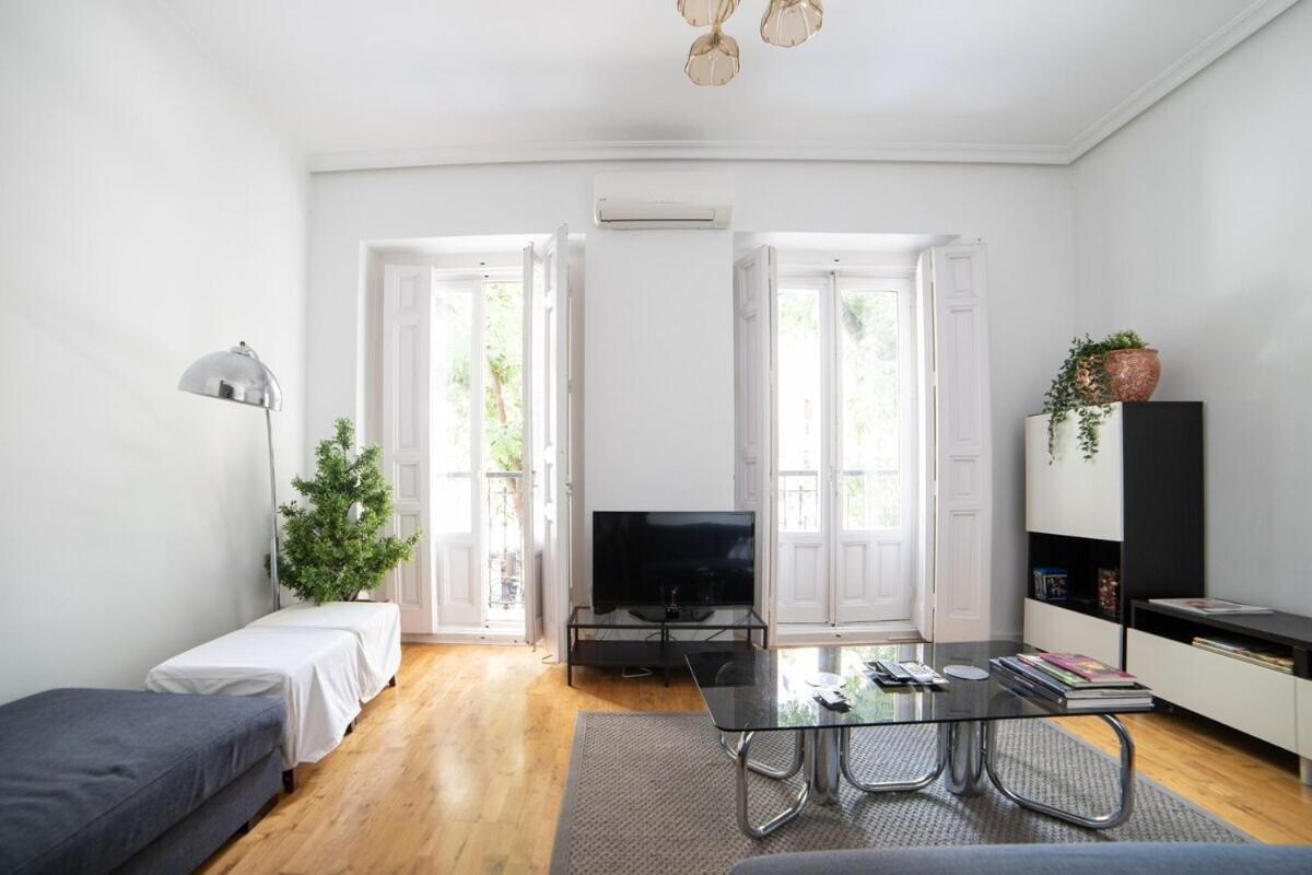 مدريد Bright Apartment In Historical City Center المظهر الخارجي الصورة