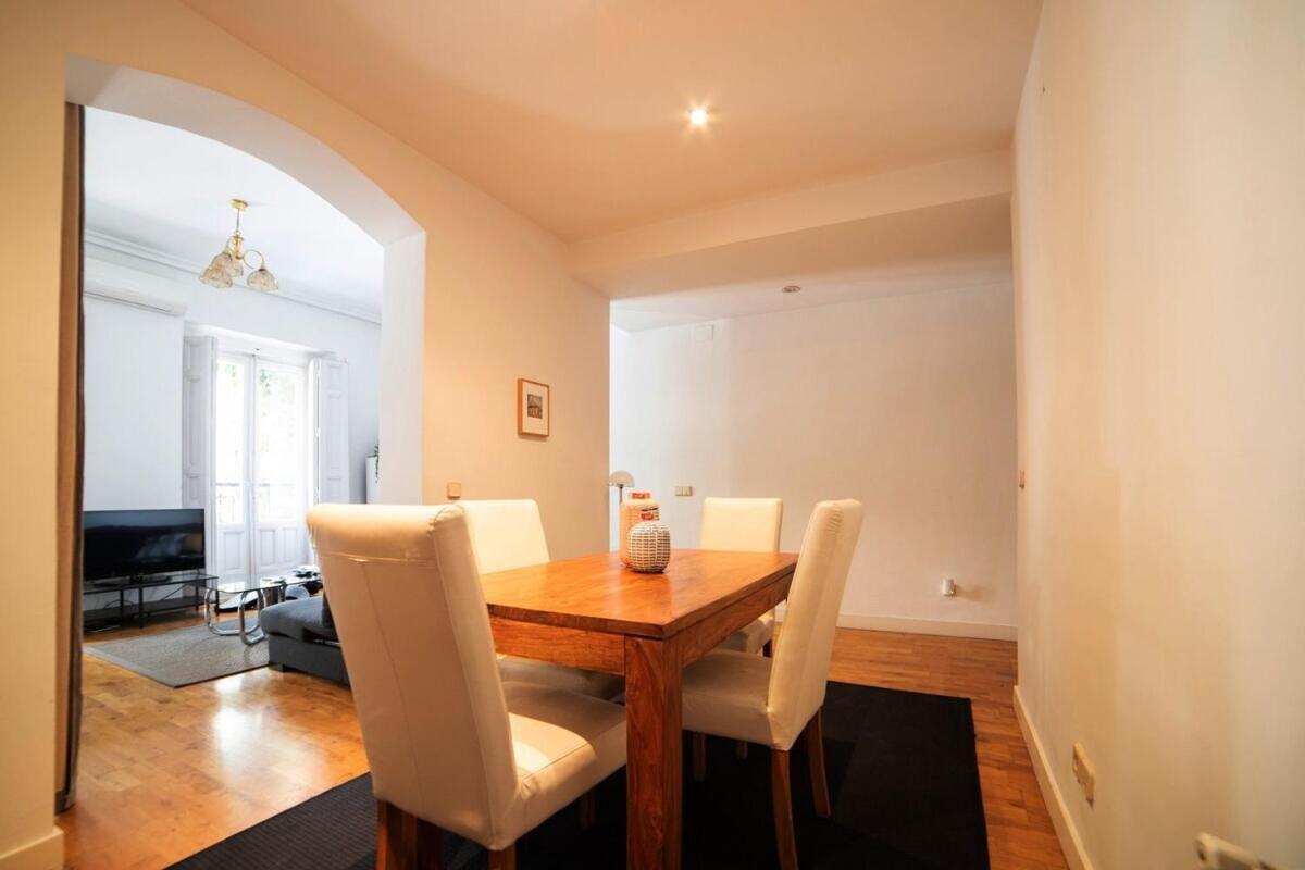 مدريد Bright Apartment In Historical City Center المظهر الخارجي الصورة