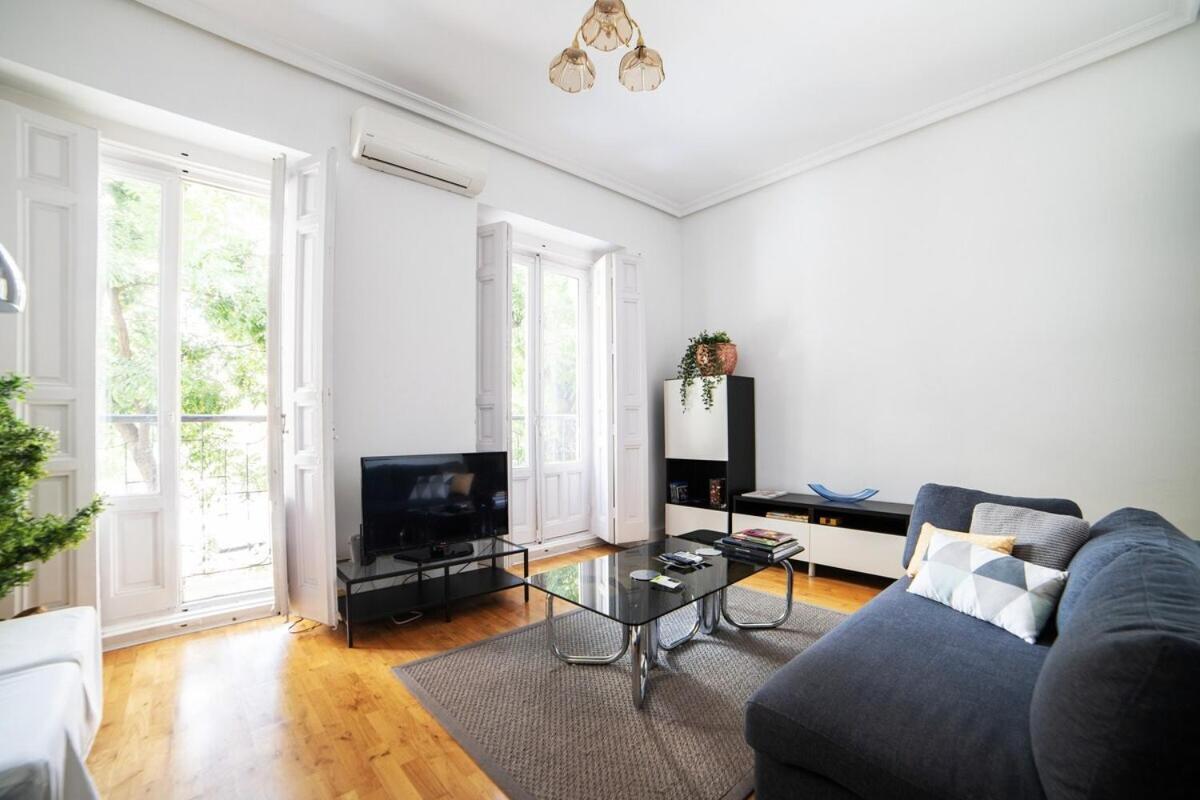 مدريد Bright Apartment In Historical City Center المظهر الخارجي الصورة