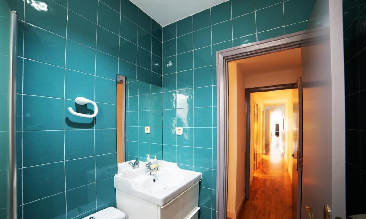 مدريد Bright Apartment In Historical City Center المظهر الخارجي الصورة