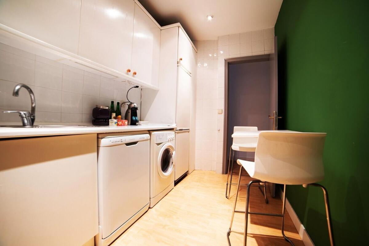 مدريد Bright Apartment In Historical City Center المظهر الخارجي الصورة